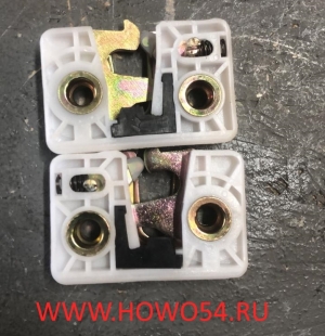 Комплект ручек дверей с замками (правая+левая) HOWO  5400674 WG1642341001